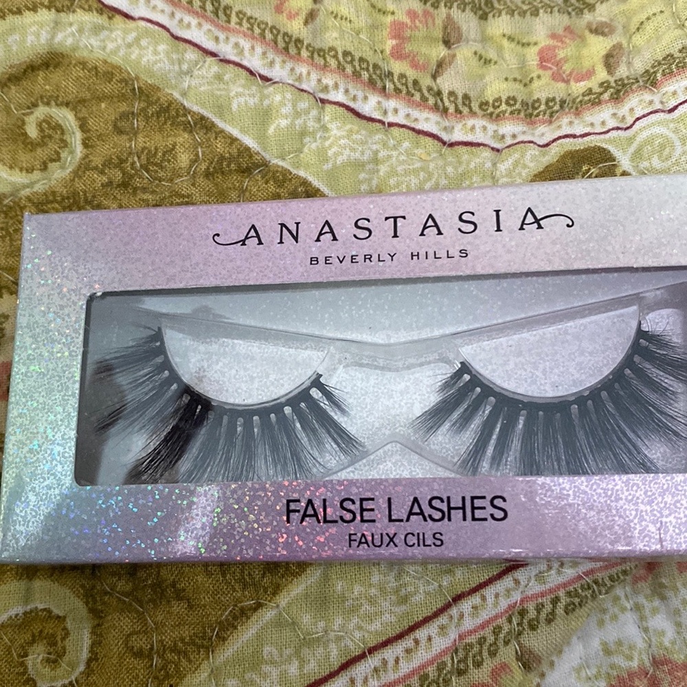 Annastasia of Beverly Hills false lashes